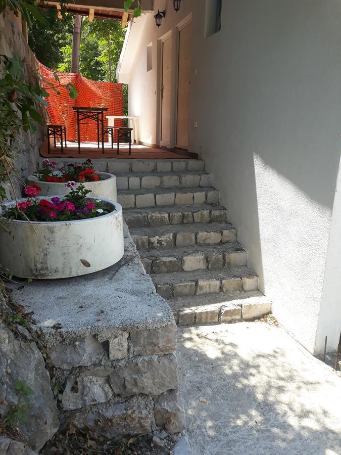 Apartmani Viza Рисан Экстерьер фото